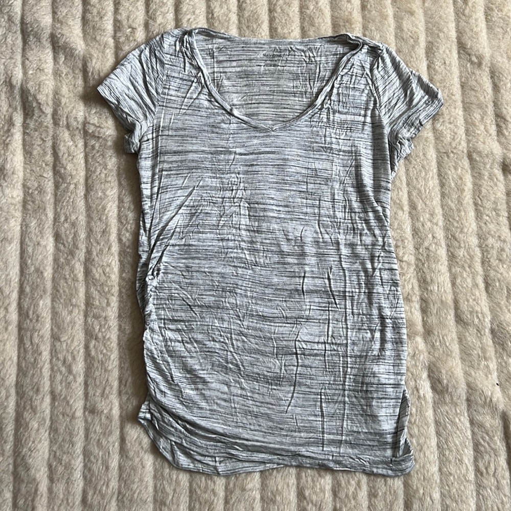 Maternity V-Neck Tee Medium